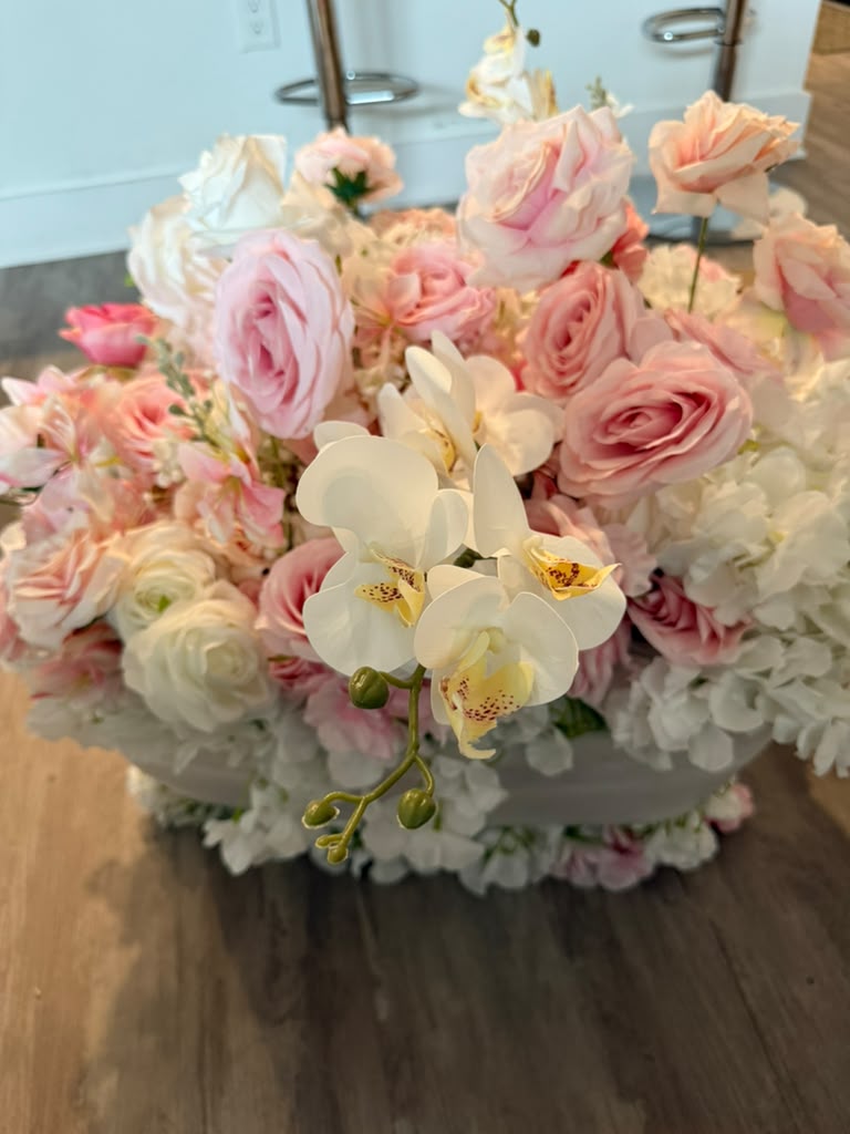 Blush rose and white orchid floral centerpiece by Casa-Secreta
