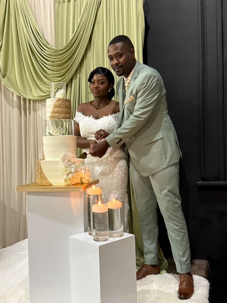 Bride and groom cutting a tiered white wedding cake at a Casa-Secreta reception in Atlanta